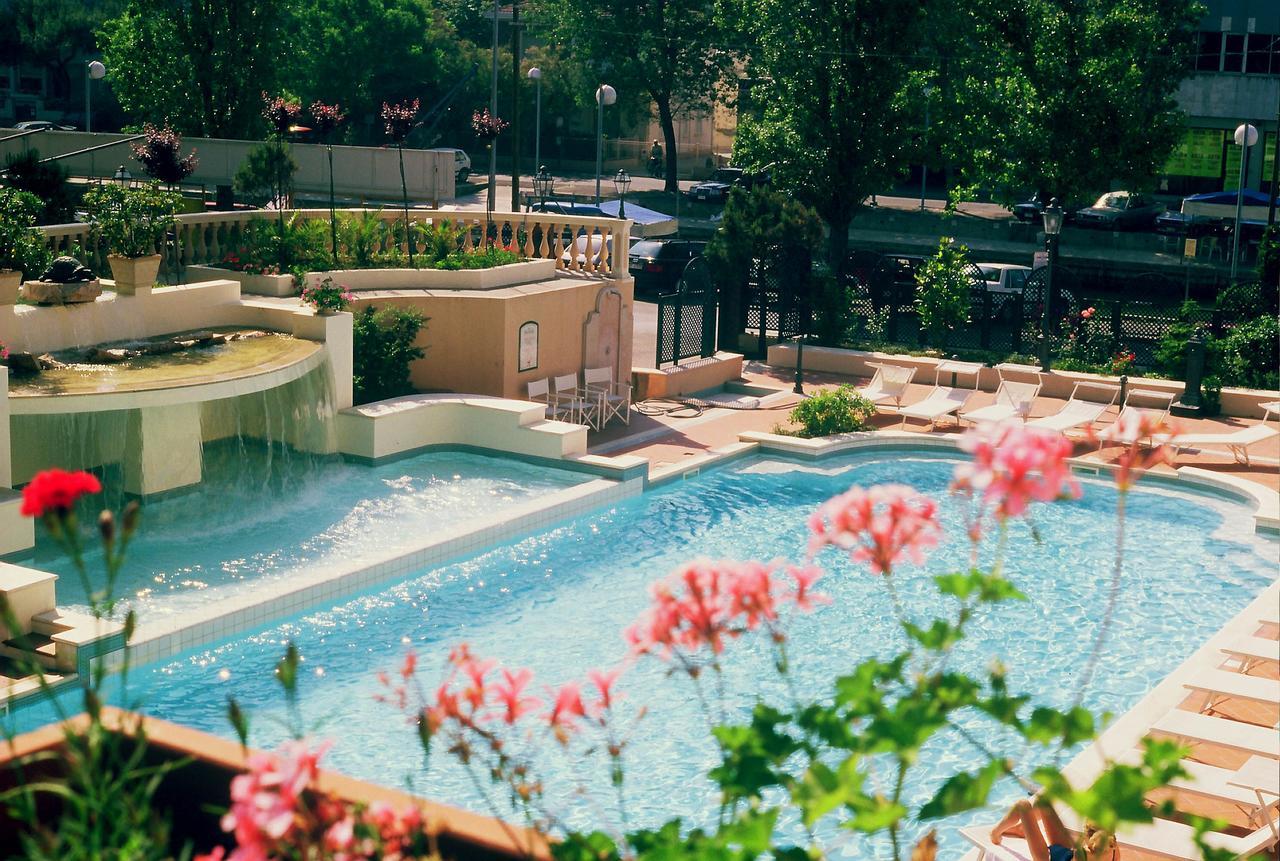 Hotel Cannes - In Pieno Centro Riccione Exterior foto
