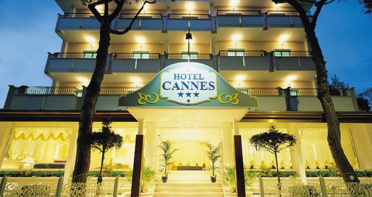 Hotel Cannes - In Pieno Centro Riccione Exterior foto