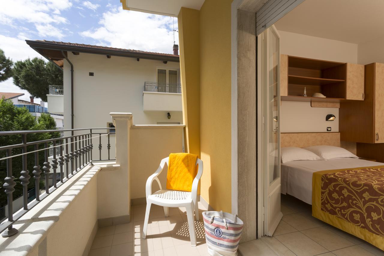 Hotel Cannes - In Pieno Centro Riccione Exterior foto
