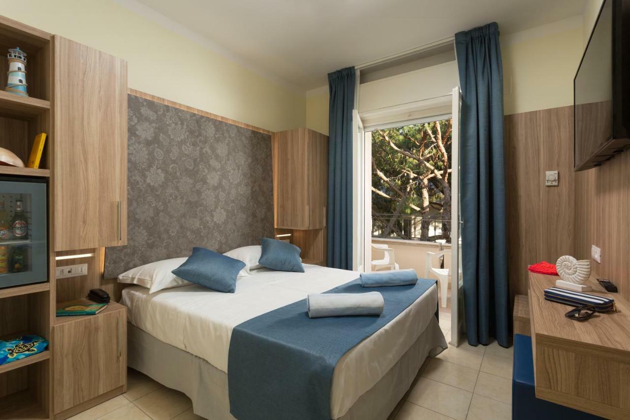 Hotel Cannes - In Pieno Centro Riccione Exterior foto